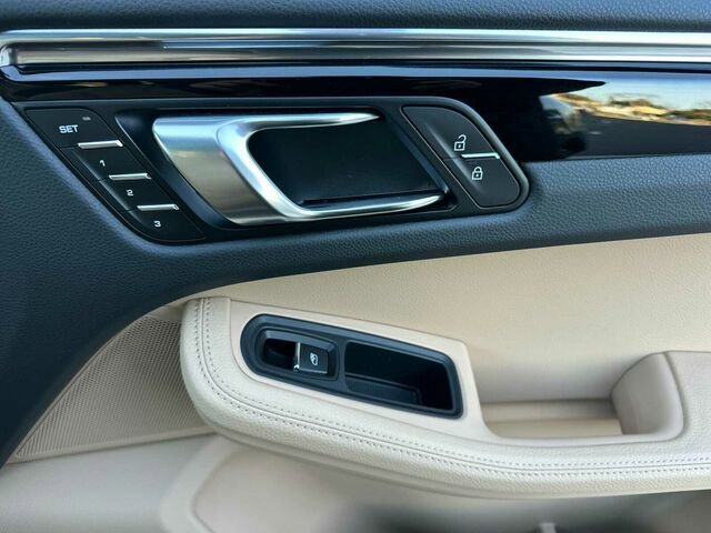 Used 2024 Porsche Macan image 21