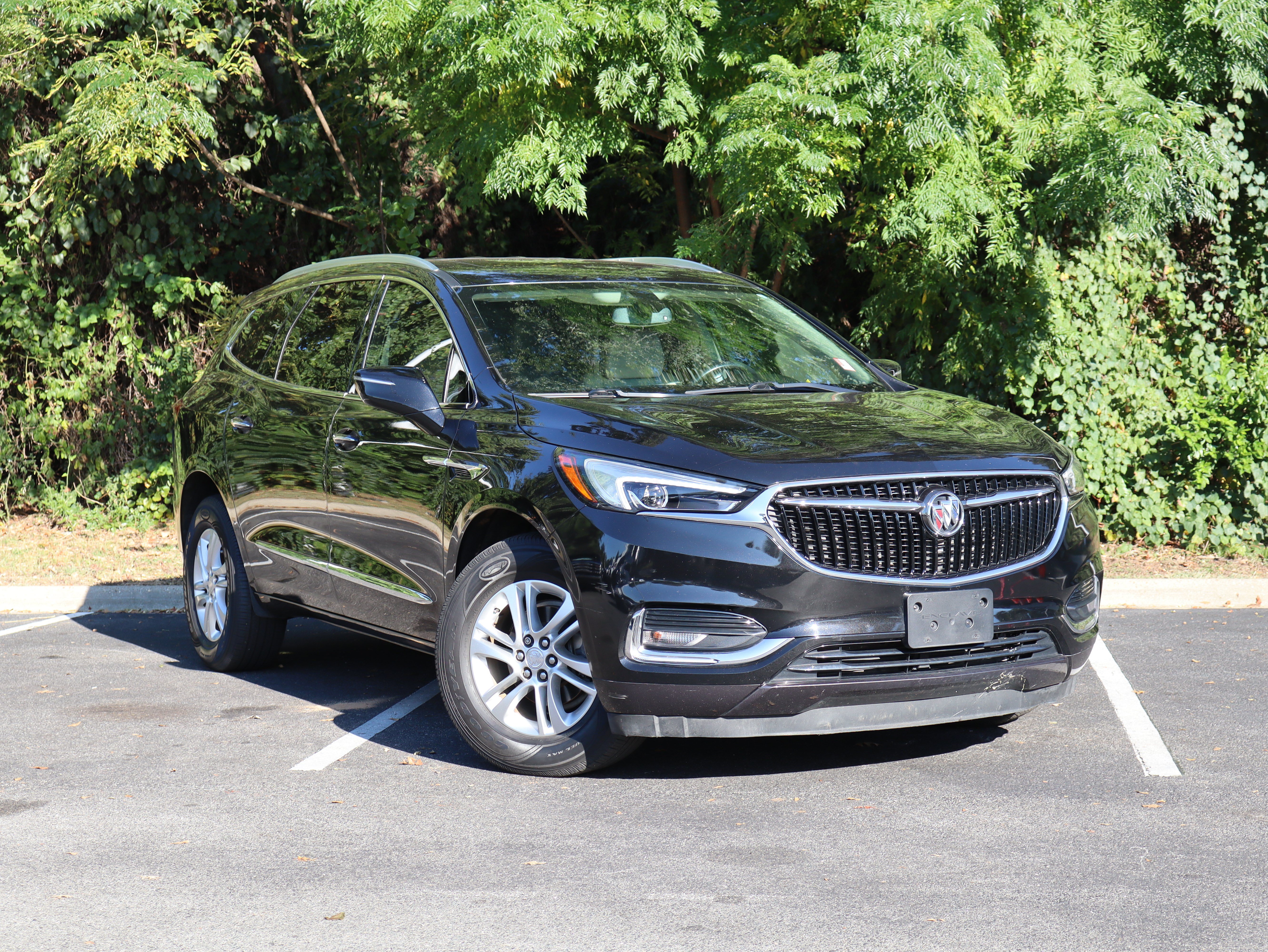 Used 2019 Buick Enclave Essence FWD image 2