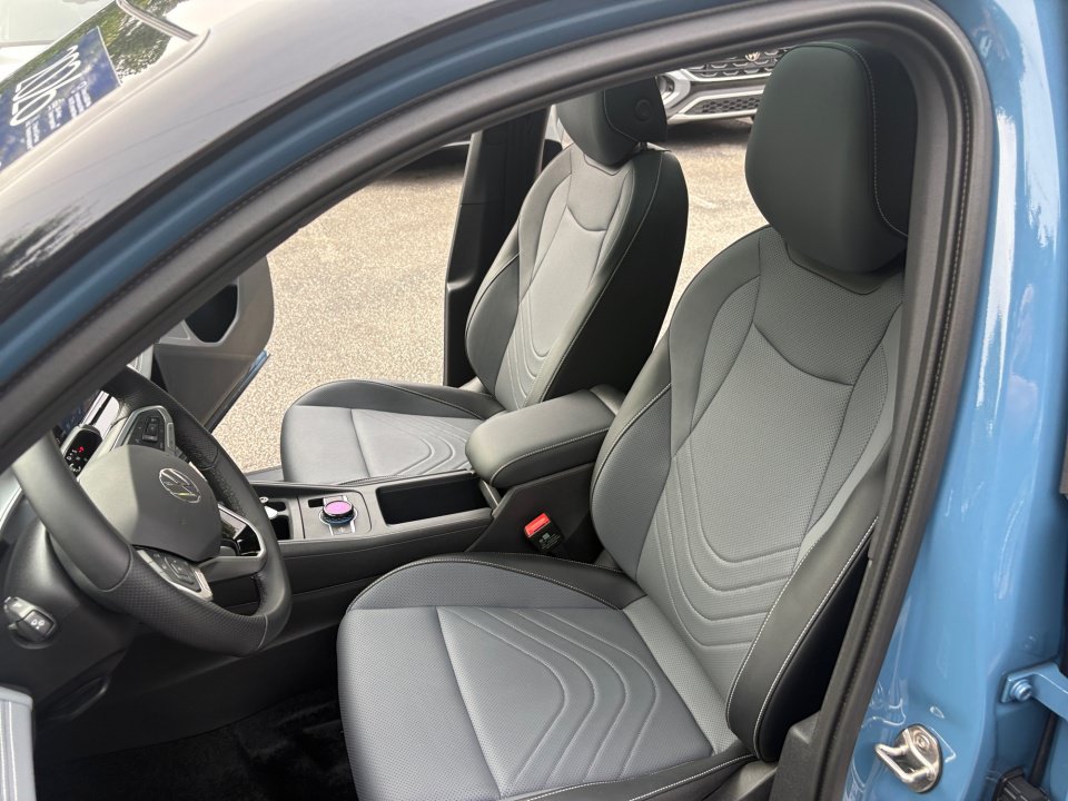Certified 2026 Volkswagen Tiguan SE R-Line AWD/4WD image 30