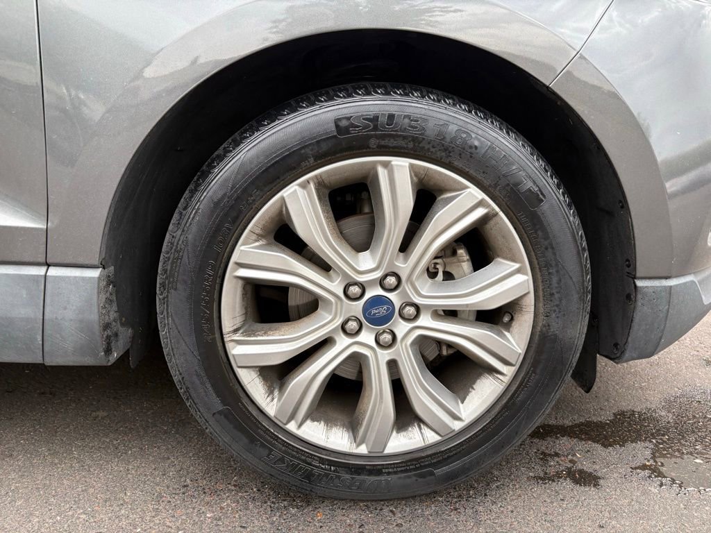 Used 2019 Ford Edge Titanium image 5