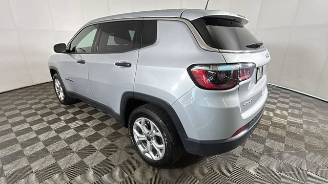 Used 2025 Jeep Compass Sport AWD/4WD image 4