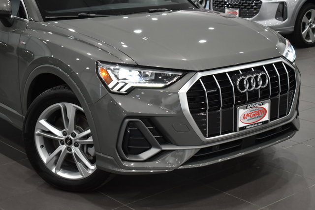 Used 2022 Audi Q3 2.0T Premium Plus w/ Premium Plus Package image 2