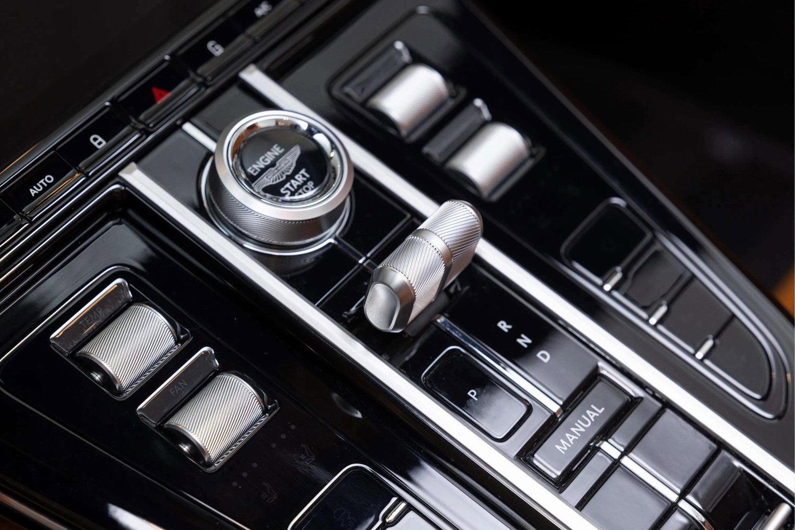 New 2026 Aston Martin V8 Vantage Roadster image 31