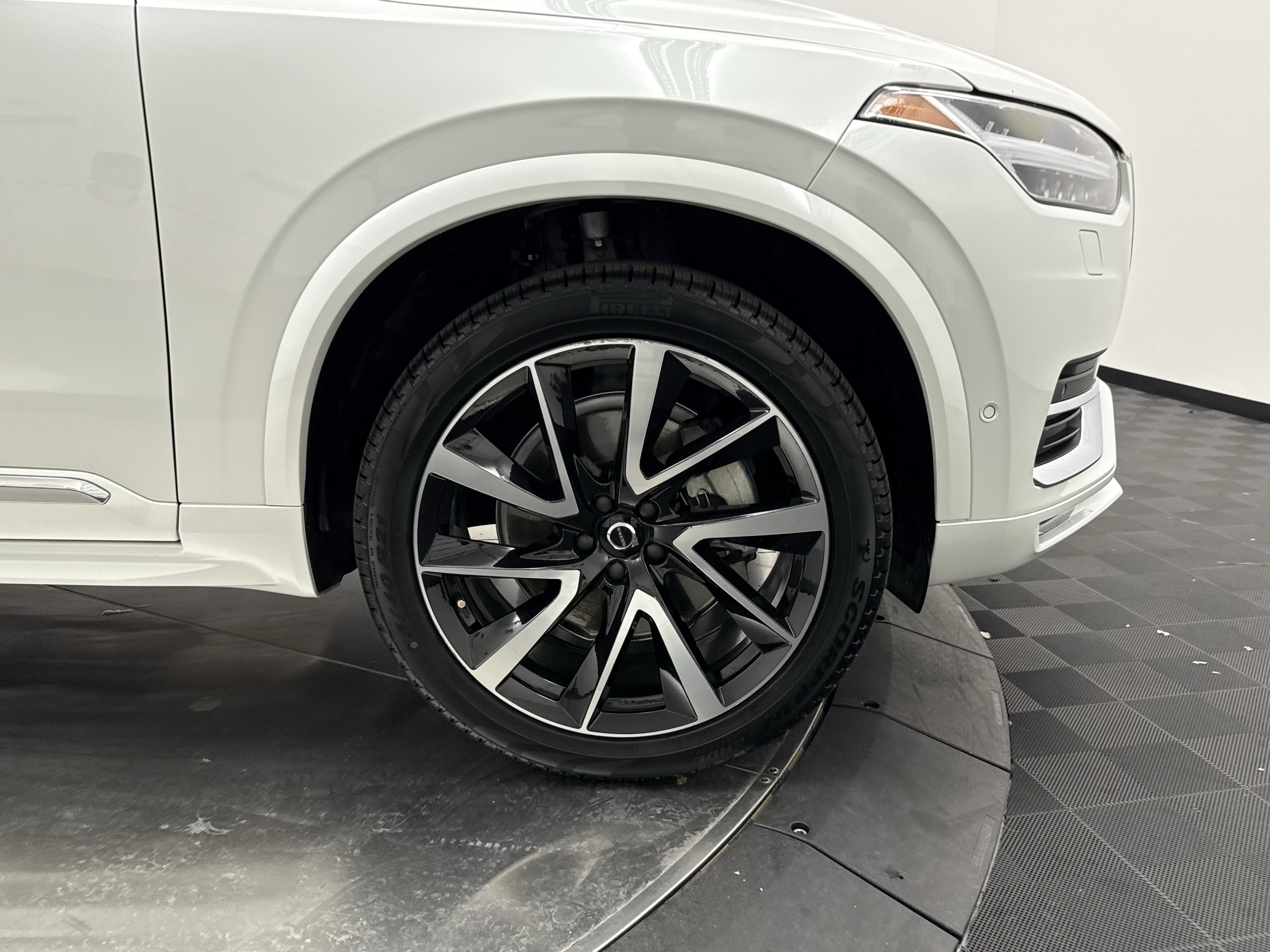 Certified 2024 Volvo XC90 B6 Plus w/ Protection Package Premier AWD/4WD image 9