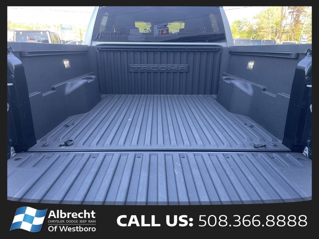 Used 2025 Toyota Tacoma SR5 AWD/4WD image 16