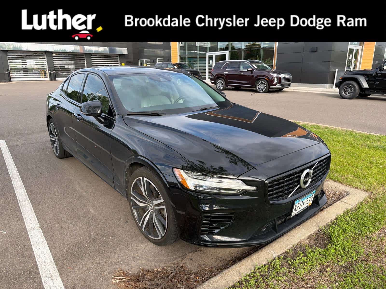 Used 2021 Volvo S60 T8 R-Design Expression w/ Climate Package AWD/4WD image 1