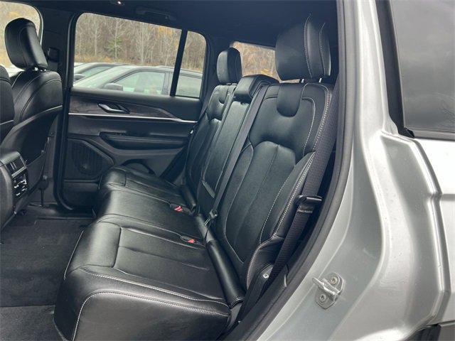 Used 2025 Jeep Grand Cherokee Limited image 17