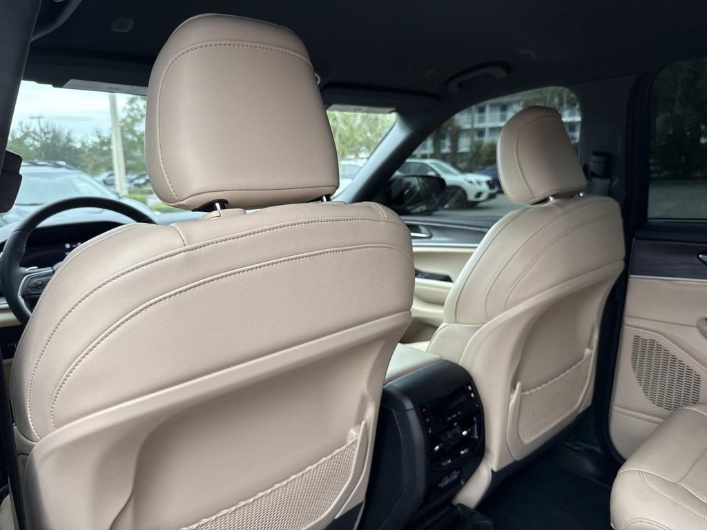 Used 2023 Jeep Grand Cherokee L Limited w/ Luxury Tech Group II image 14