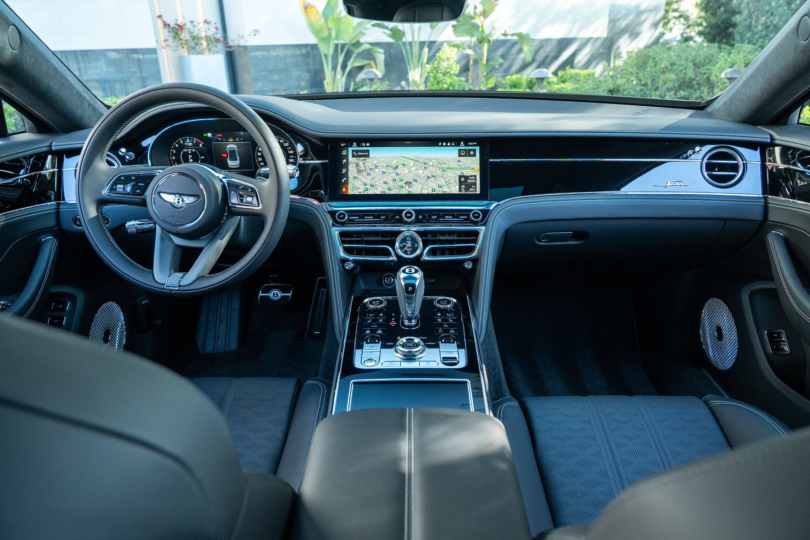 Certified 2025 Bentley Flying Spur Plug-In Hybrid AWD/4WD image 4