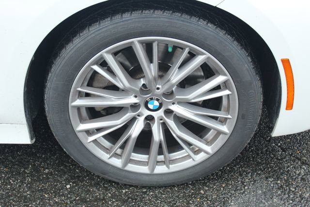 Certified 2023 BMW 330i xDrive Sedan w/ Convenience Package image 12