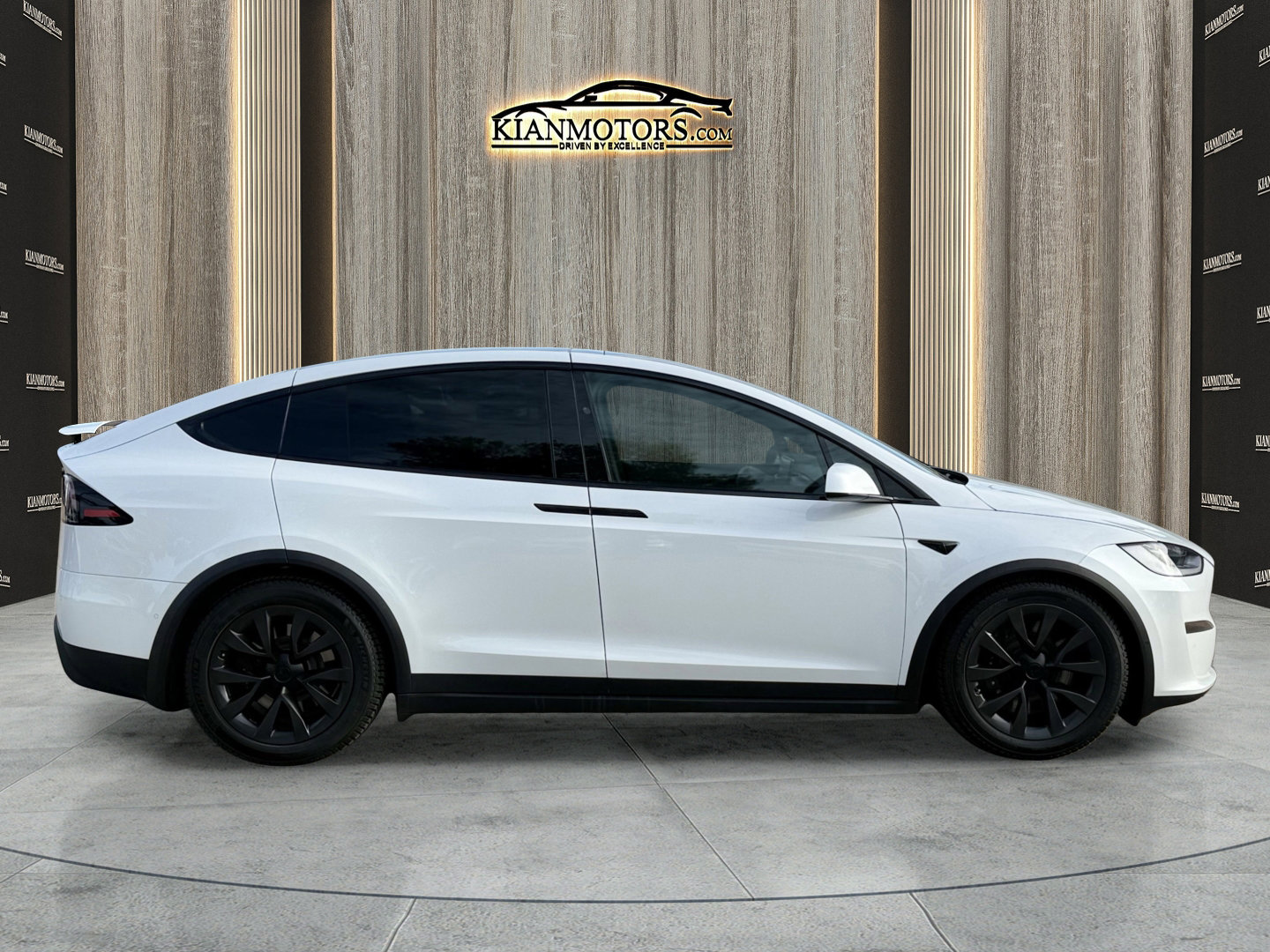 Used 2022 Tesla Model X Plaid image 12