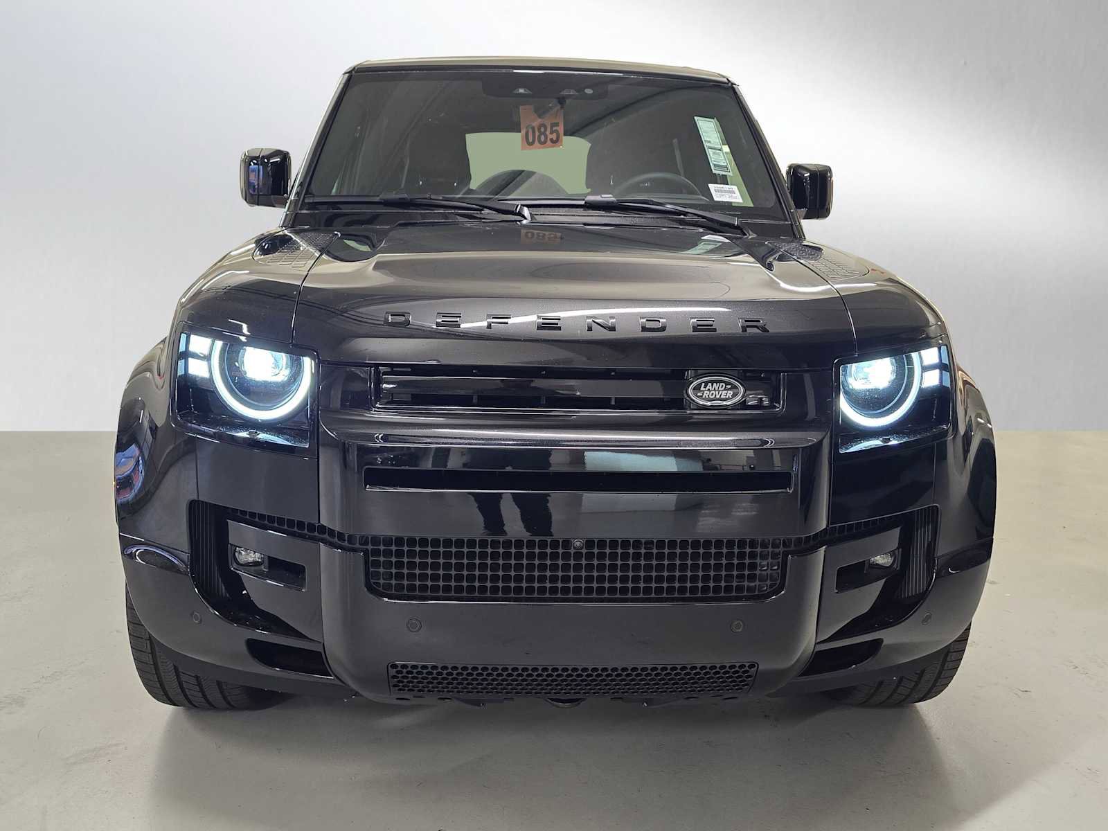 New 2026 Land Rover Defender 130 X-Dynamic SE image 8