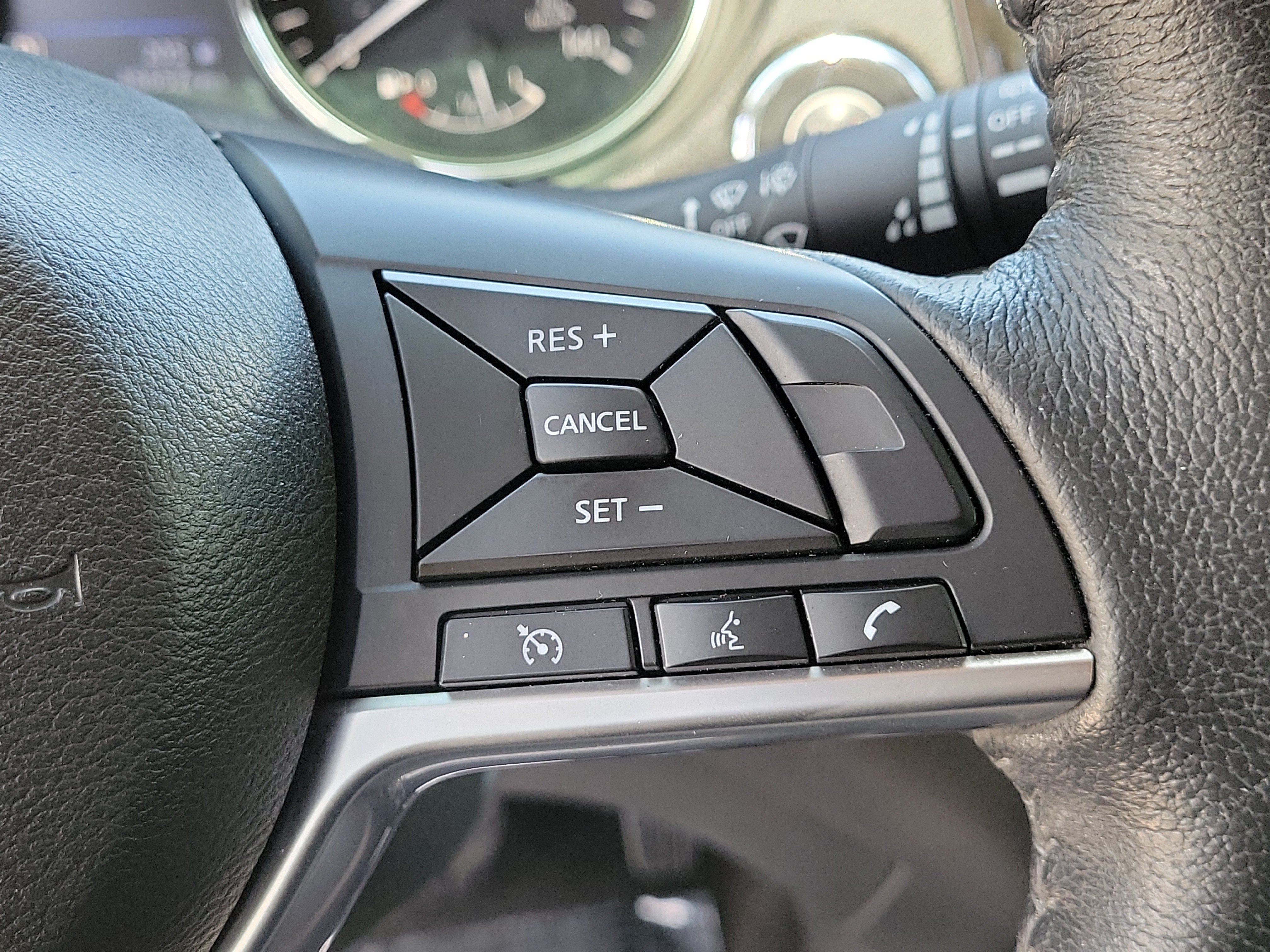 Certified 2020 Nissan Rogue SV FWD image 24