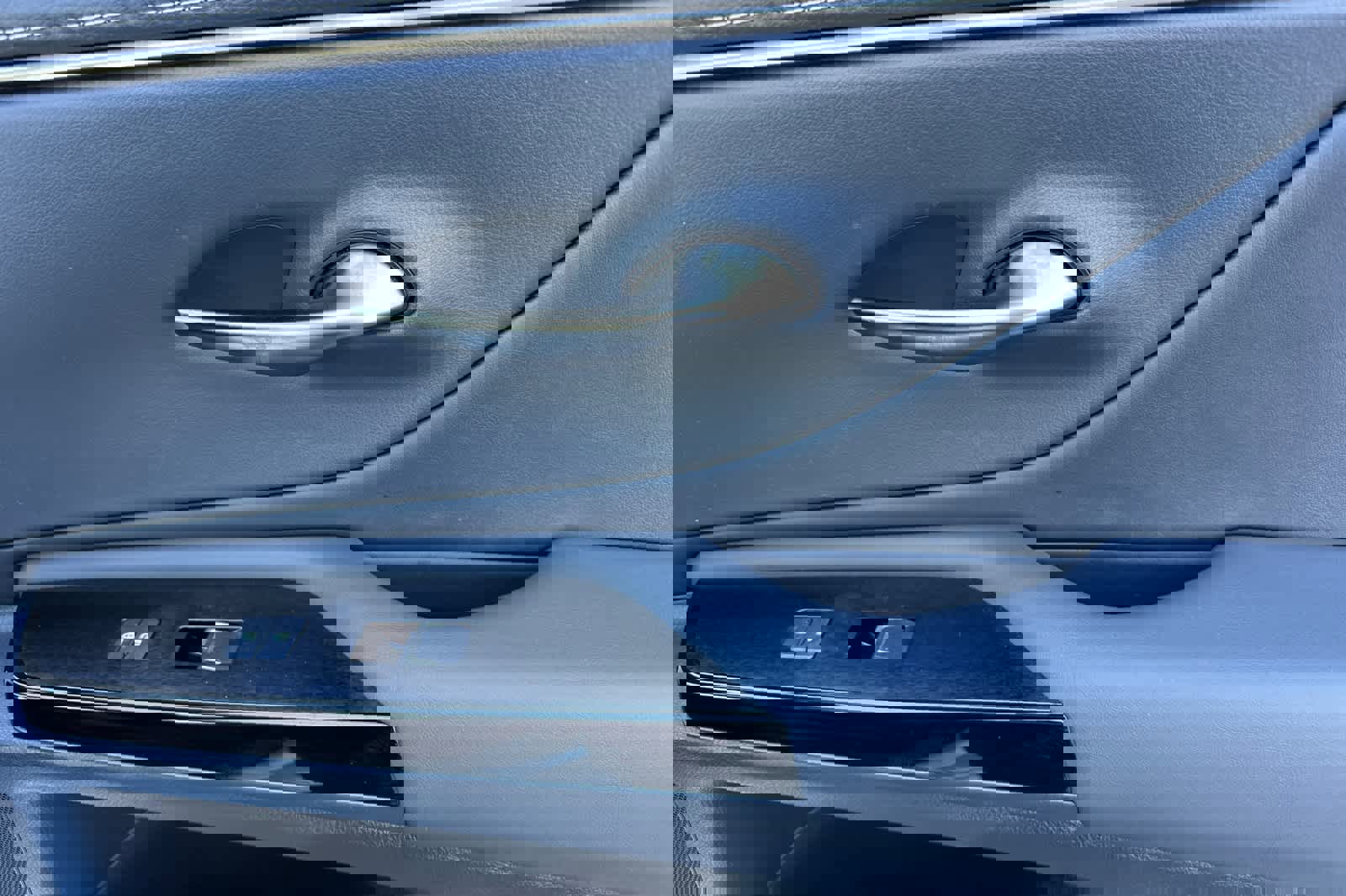 Used 2023 Lexus ES 300h w/ Premium Package image 18