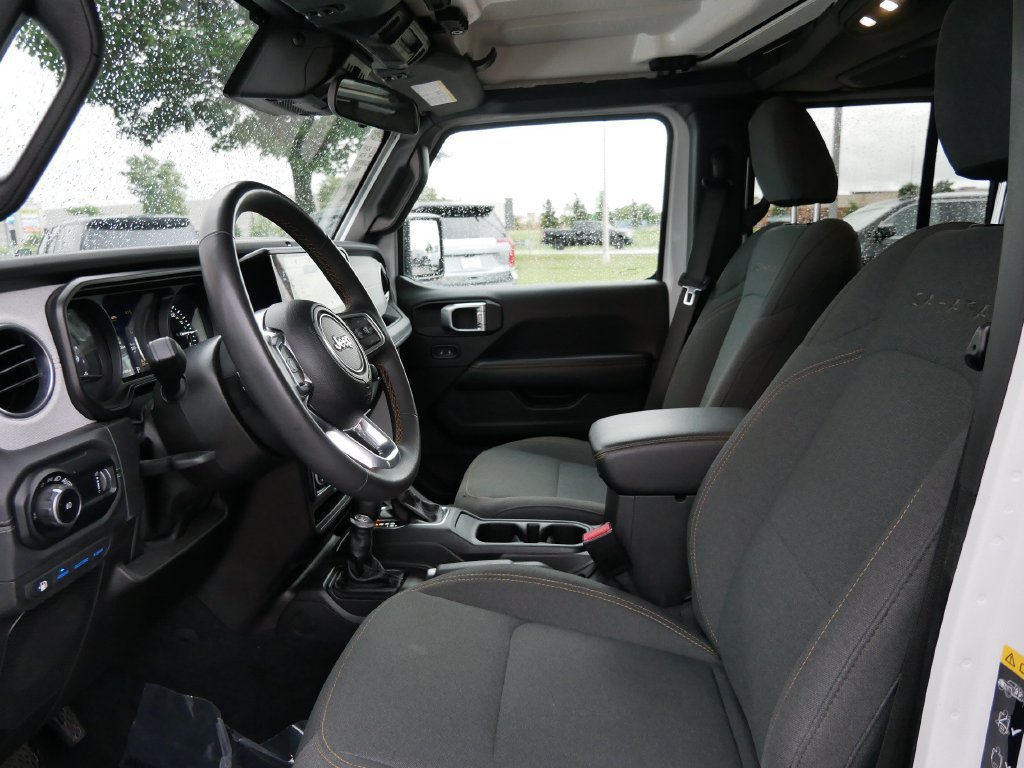 Used 2024 Jeep Wrangler Unlimited Sahara AWD/4WD image 9