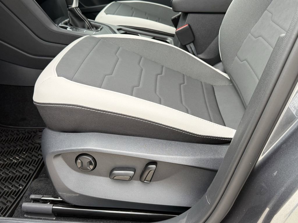 New 2026 Volkswagen Taos SE image 13