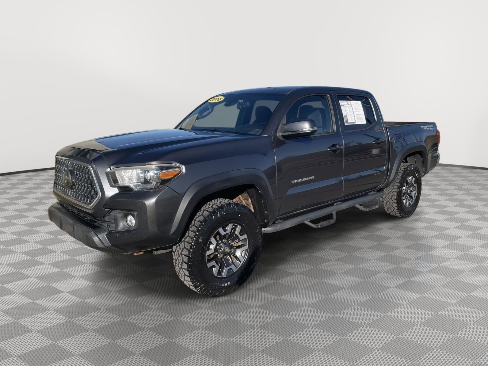 Used 2018 Toyota Tacoma TRD Off-Road RWD image 3
