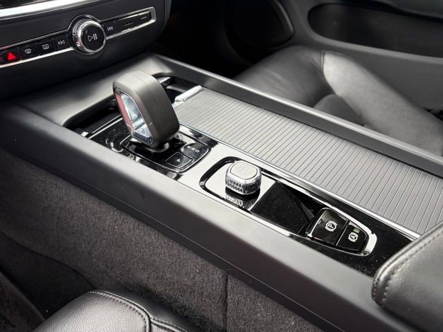 Used 2024 Volvo S60 B5 Core image 17