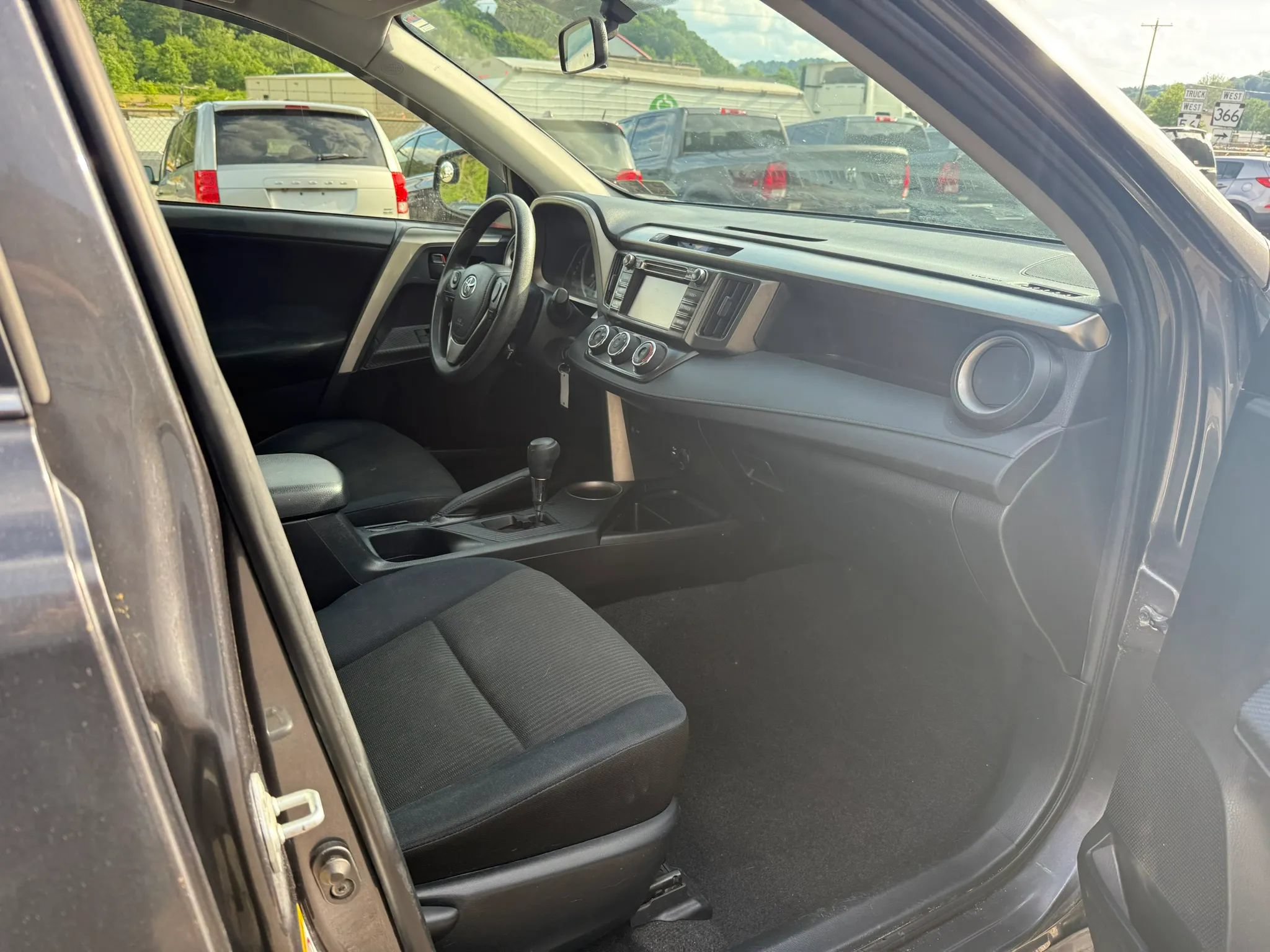 Used 2015 Toyota RAV4 LE AWD/4WD image 14