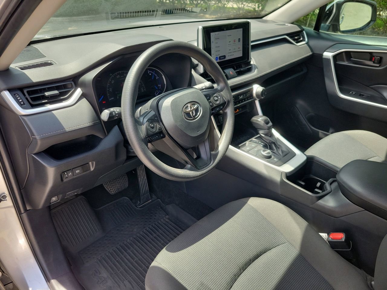 Used 2024 Toyota RAV4 LE AWD/4WD image 15
