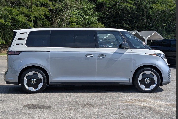 Used 2025 Volkswagen ID. Buzz Pro S Plus RWD image 3