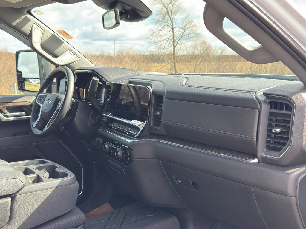Used 2024 Chevrolet Silverado 2500 LT w/ Convenience Package image 31