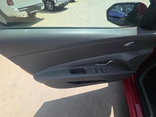 Used 2025 Hyundai Elantra Hybrid FWD image 12