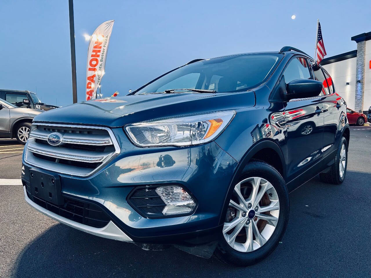 Used 2018 Ford Escape SE image 1