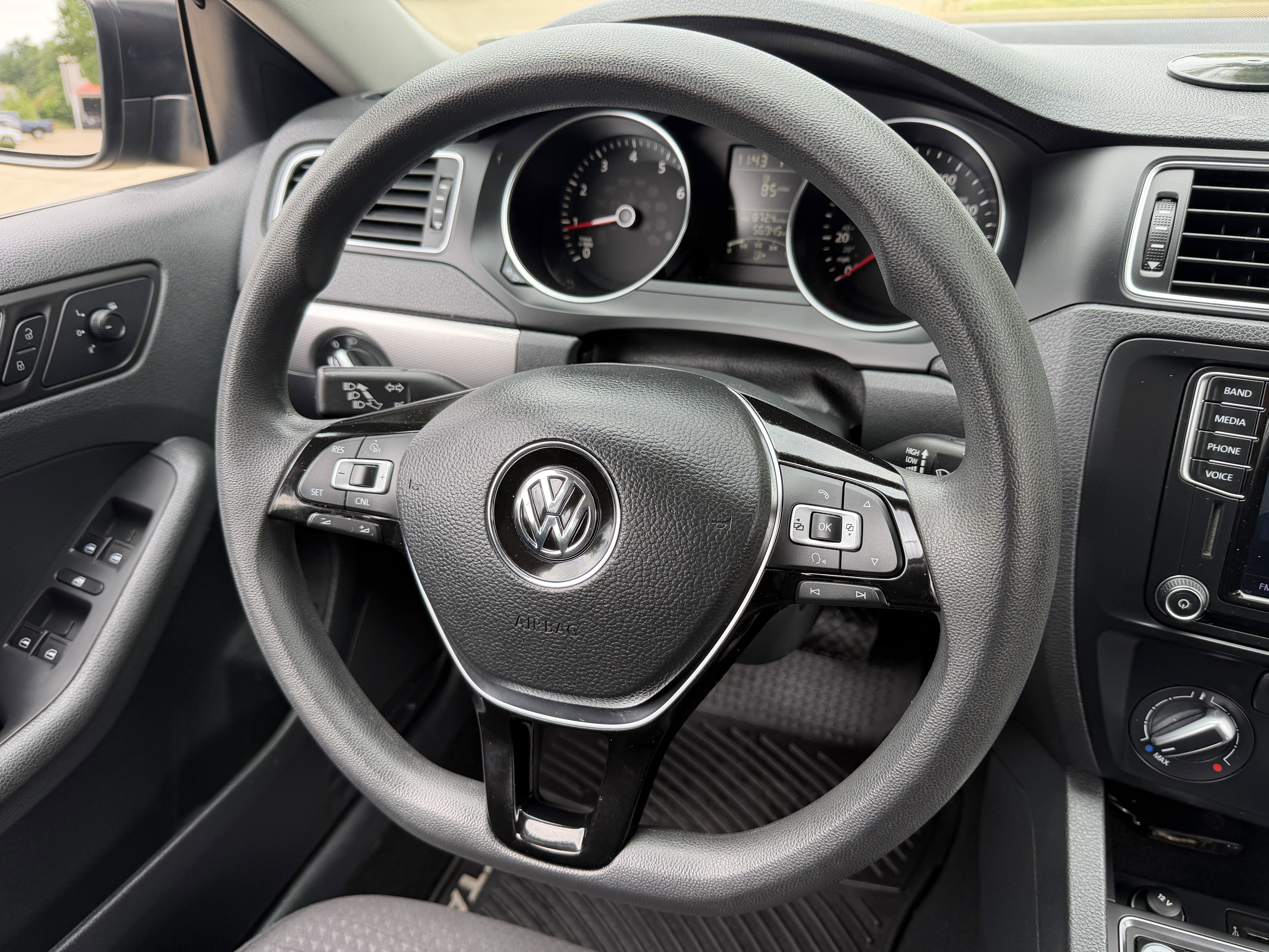Used 2016 Volkswagen Jetta SE FWD image 25