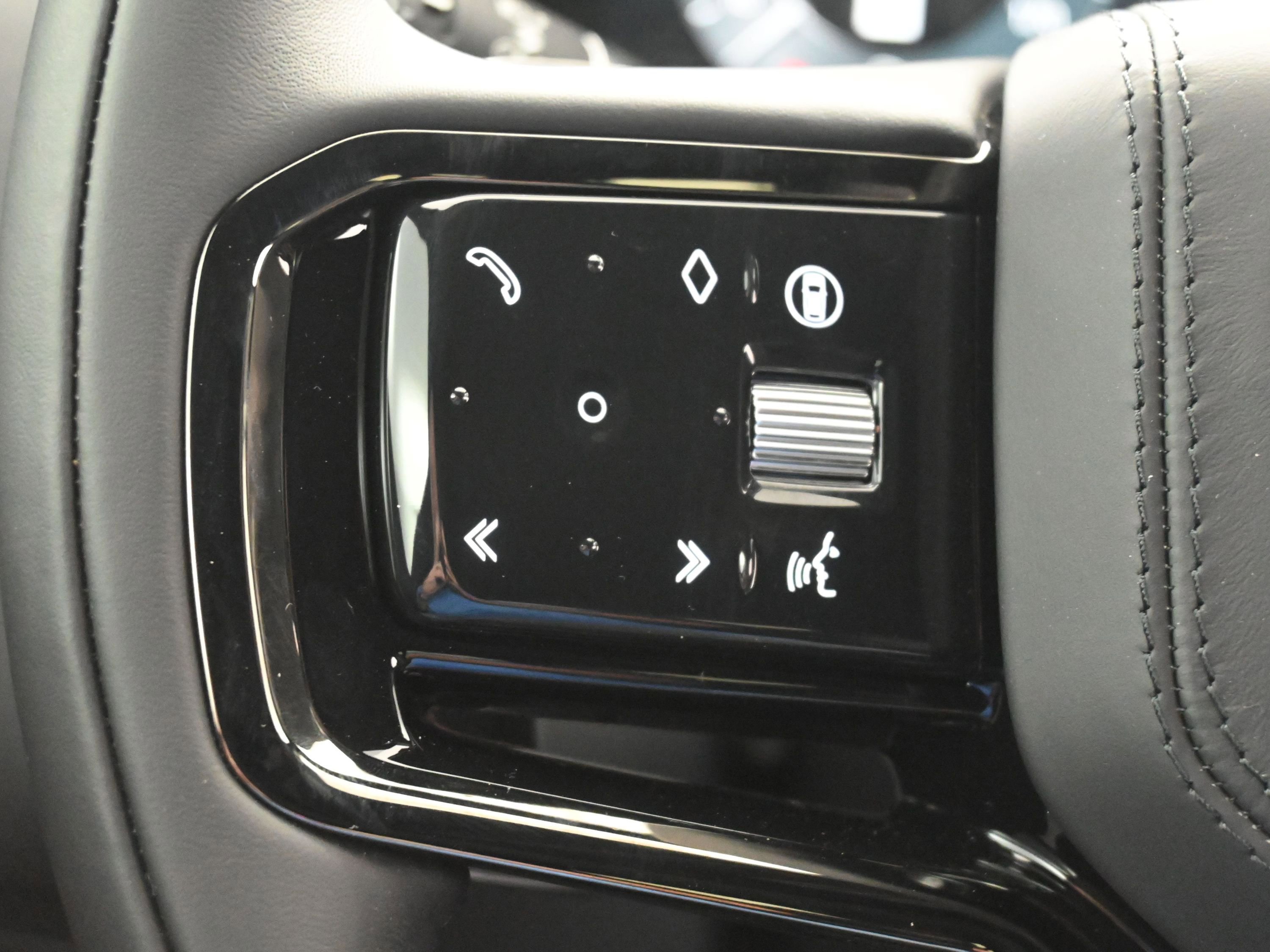New 2026 Land Rover Range Rover Velar Dynamic SE image 17