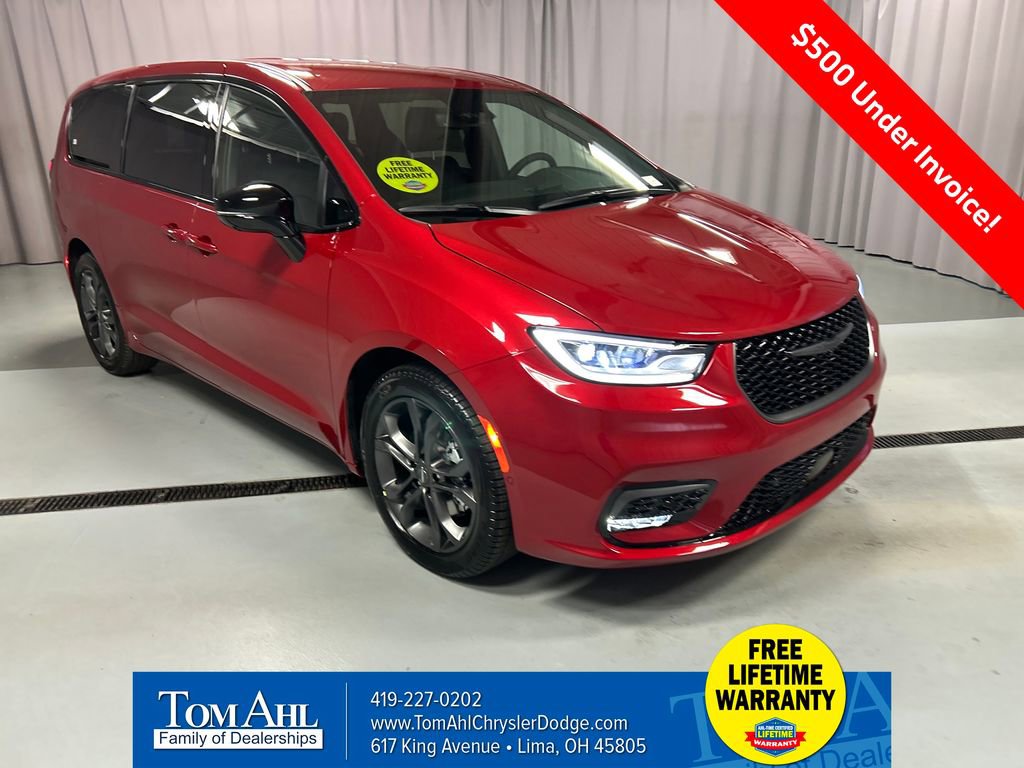 New 2026 Chrysler Pacifica Select