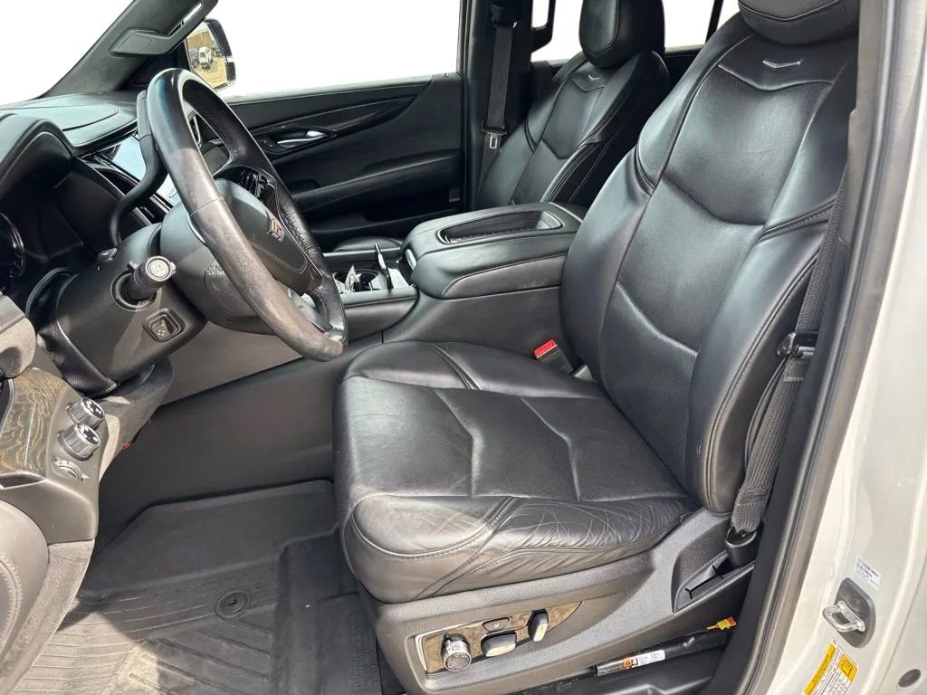 Used 2020 Cadillac Escalade Platinum image 16