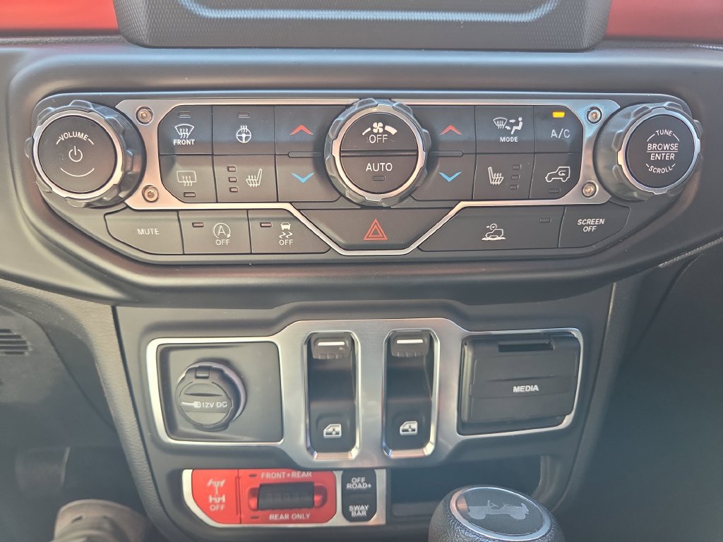 Used 2021 Jeep Wrangler Rubicon w/ Cold Weather Group AWD/4WD image 39