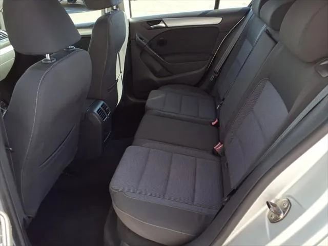 Used 2012 Volkswagen Golf 4-Door image 6