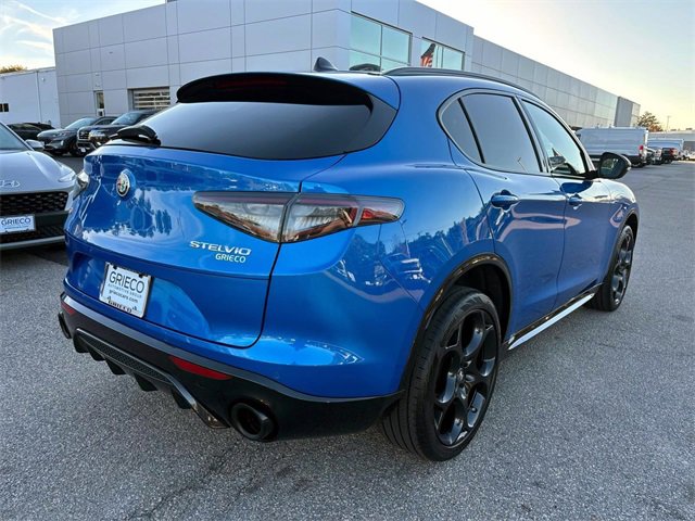 Used 2024 Alfa Romeo Stelvio Veloce image 3