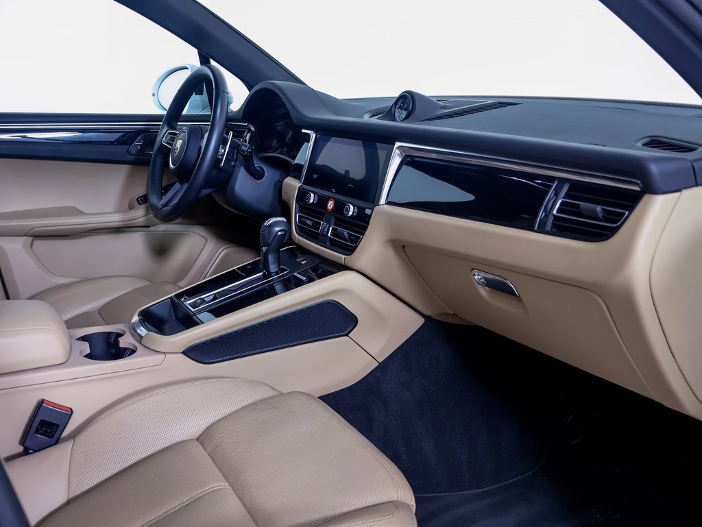 Used 2025 Porsche Macan image 7