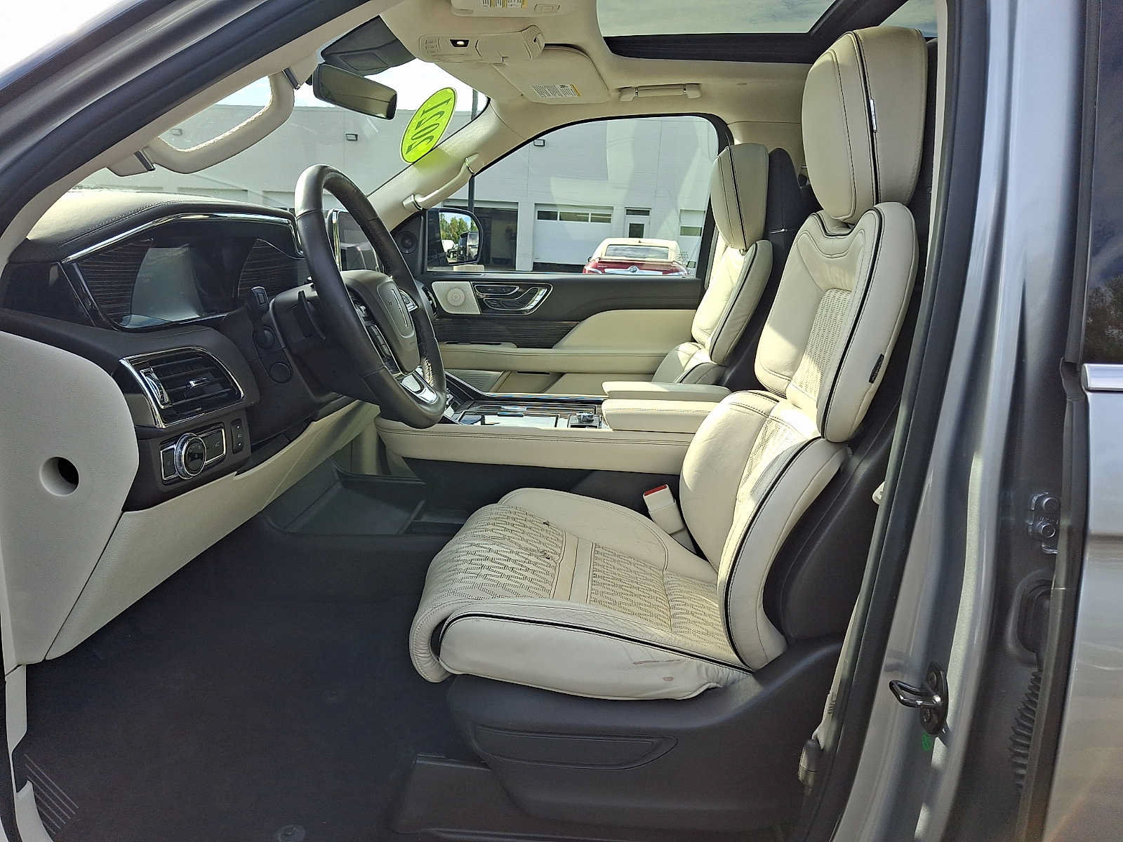 Used 2021 Lincoln Navigator L Black Label w/ Special Edition Package AWD/4WD image 14