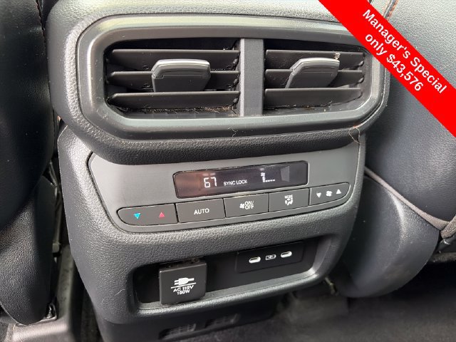 Used 2025 Honda Pilot TrailSport image 11