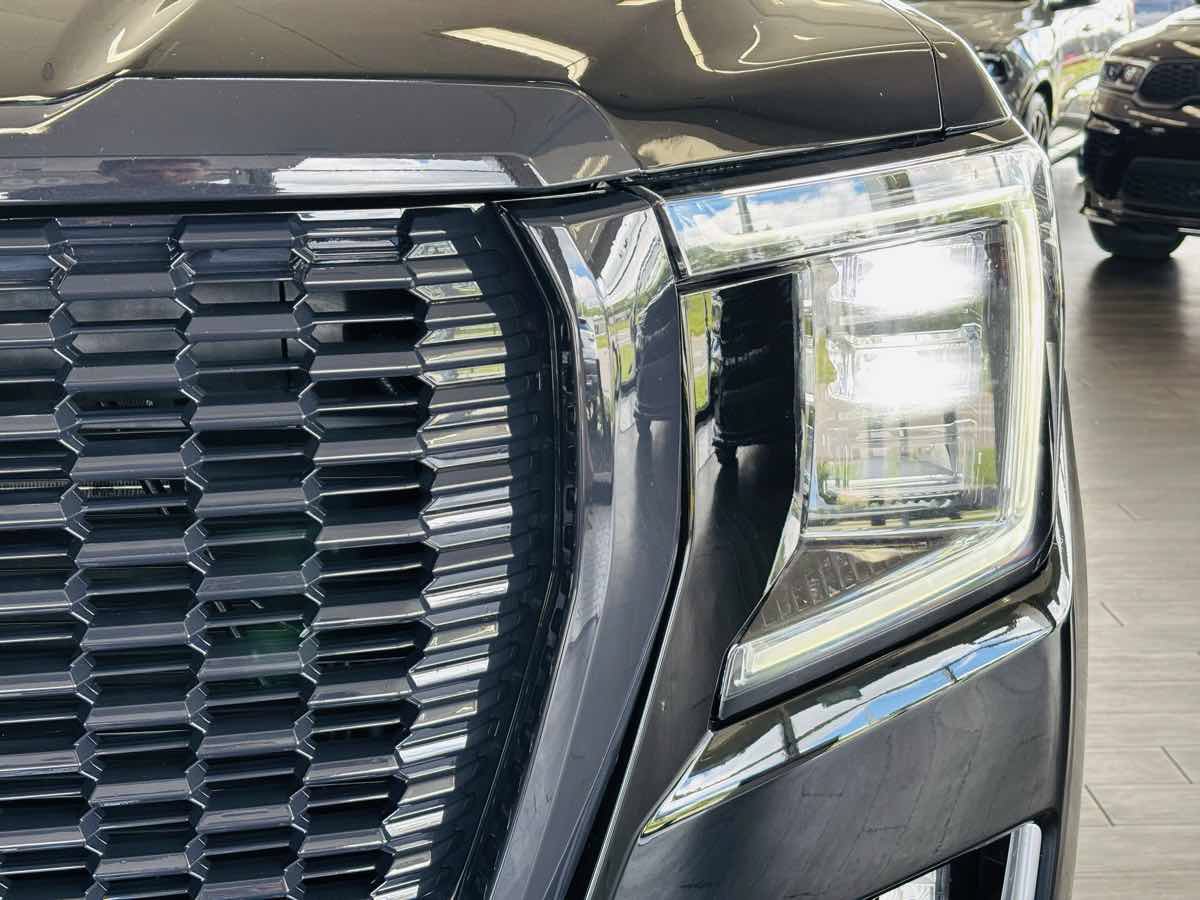 Used 2023 GMC Yukon Denali Ultimate AWD/4WD image 17