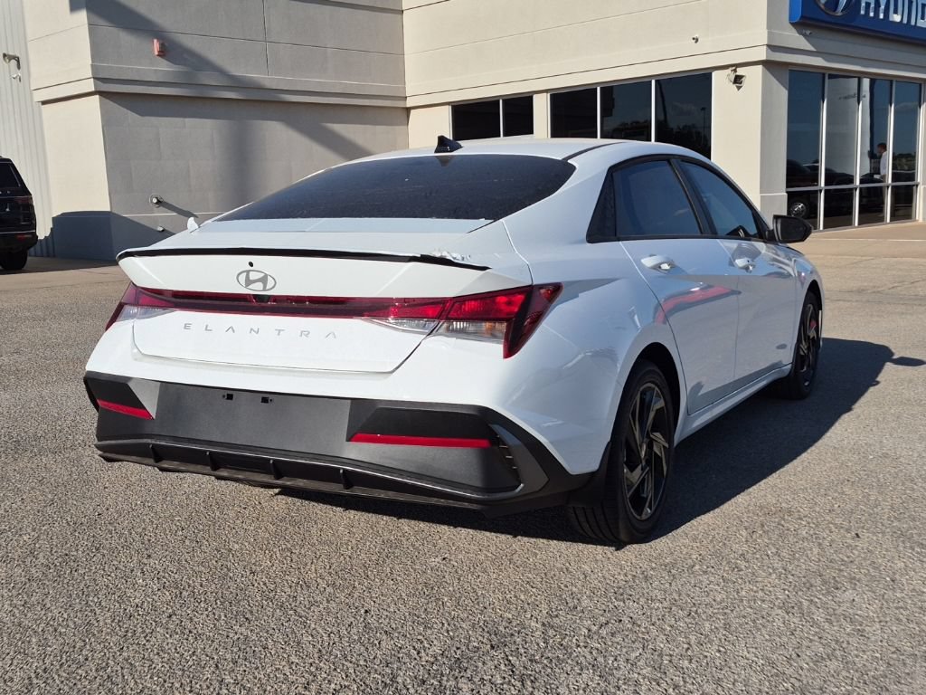 New 2026 Hyundai Elantra SEL Sport FWD image 3