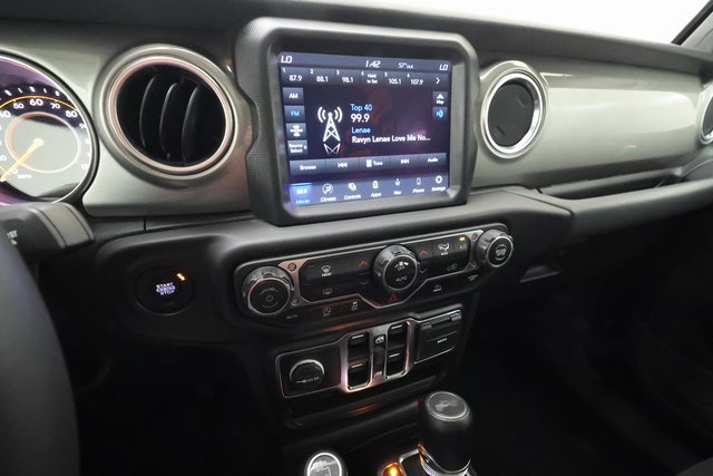 Used 2023 Jeep Wrangler Sahara image 15