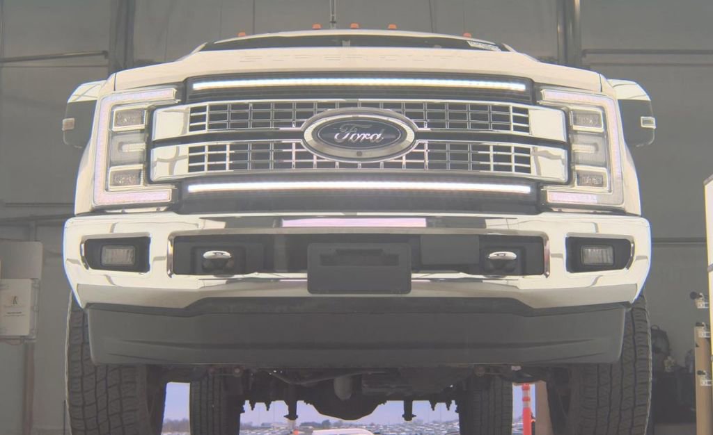 Used 2018 Ford F250 Lariat w/ Lariat Ultimate Package image 3