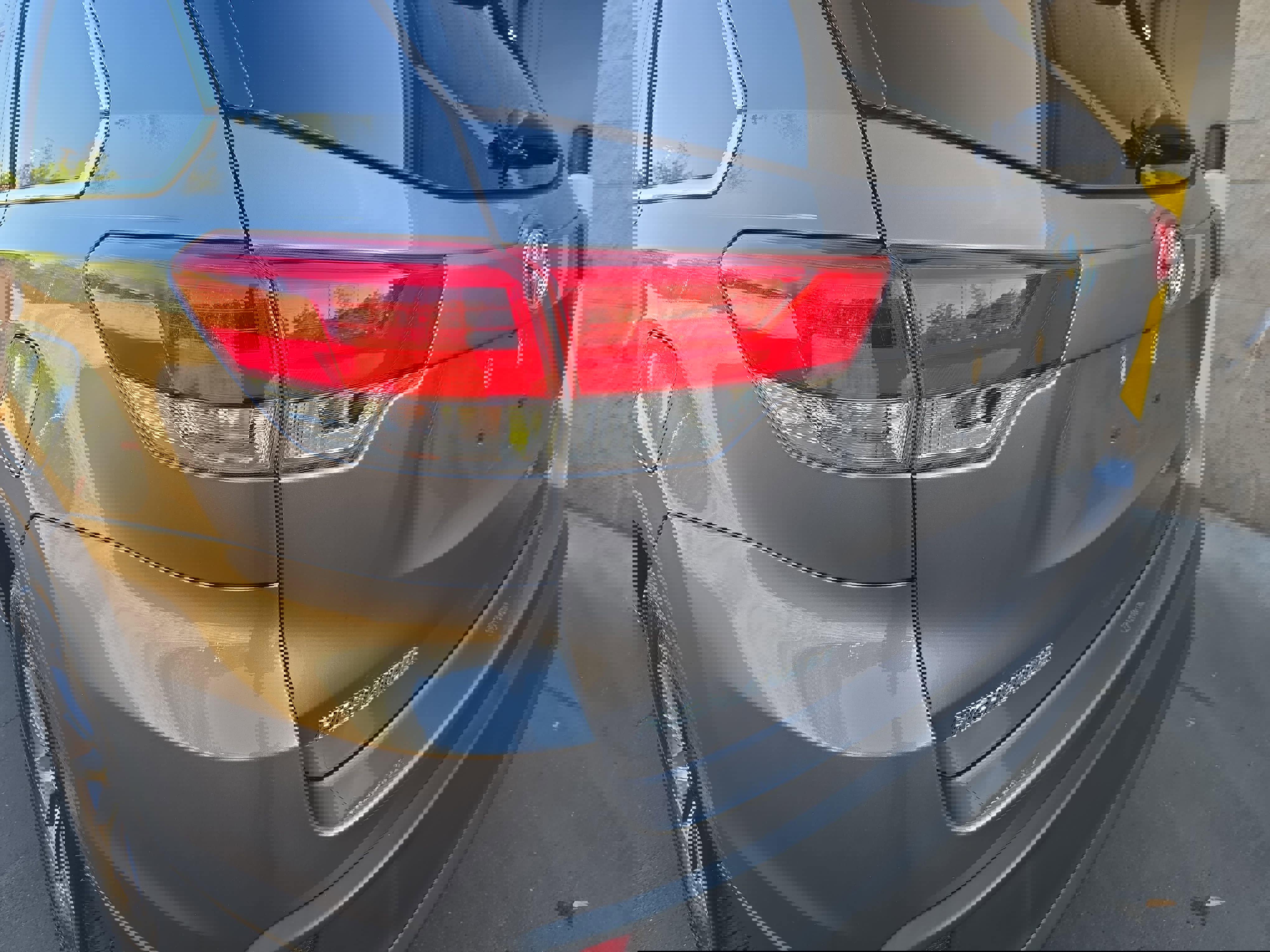 Used 2019 Toyota Highlander XLE FWD image 34