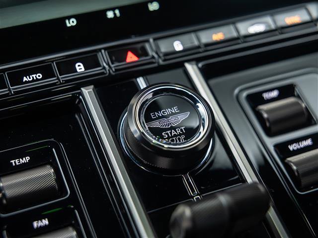 Used 2026 Aston Martin V8 Vantage Coupe image 16