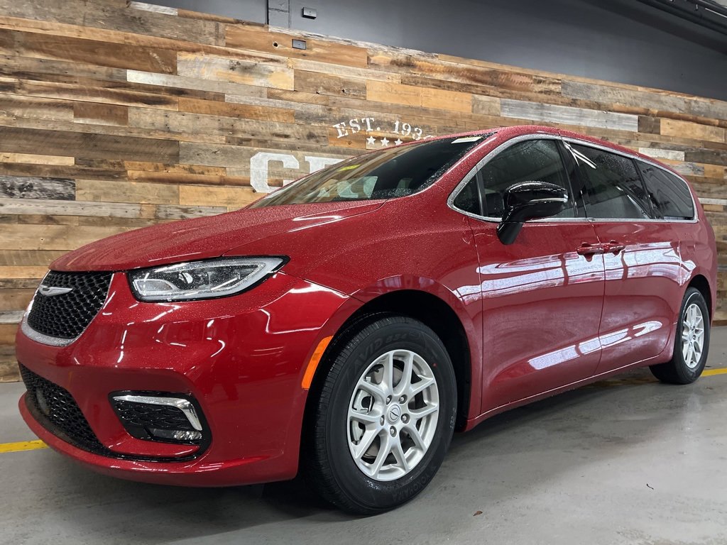 New 2026 Chrysler Pacifica Select image 13