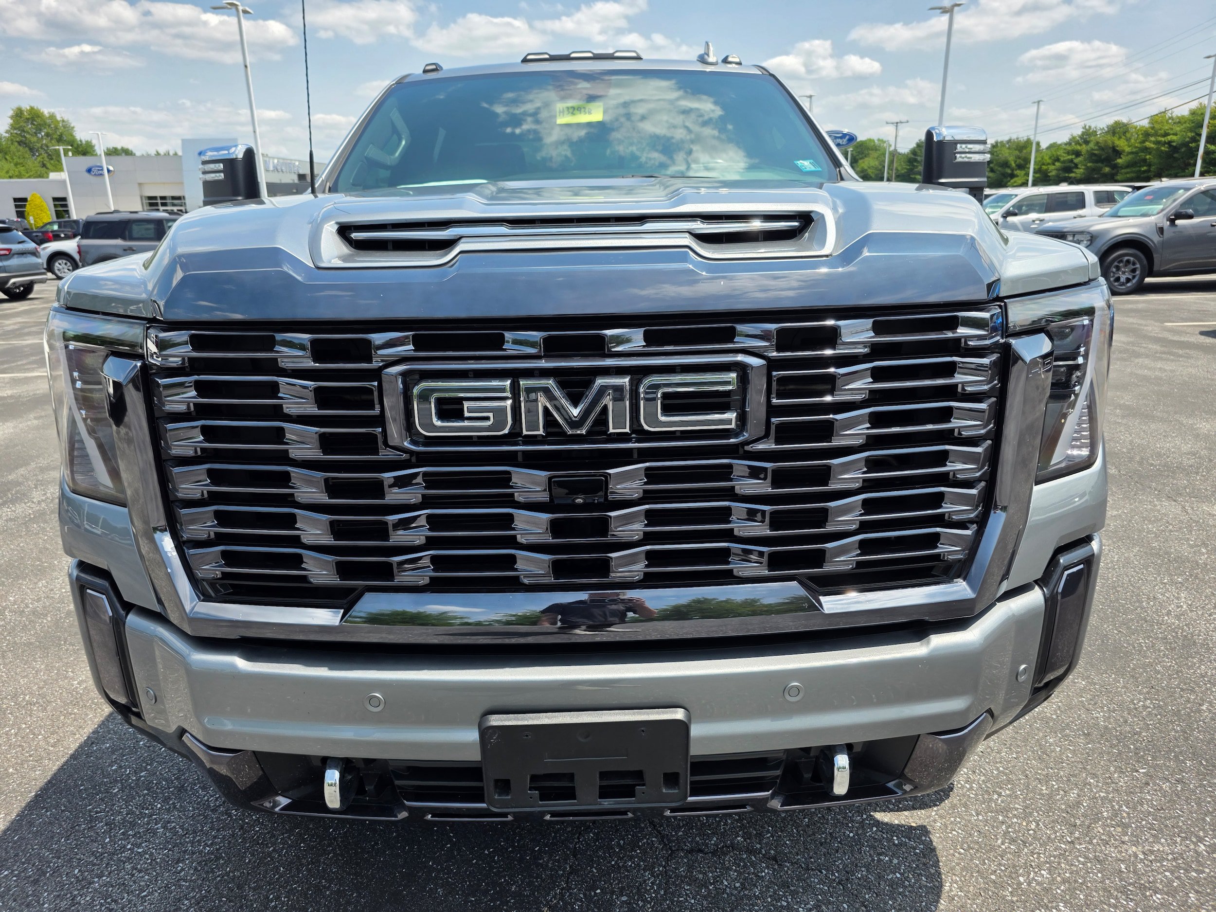 Used 2024 GMC Sierra 2500 Denali Ultimate AWD/4WD image 8
