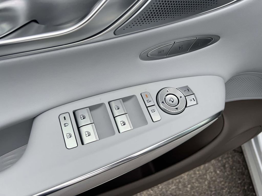 Certified 2026 Genesis GV70 2.5T Advanced image 17