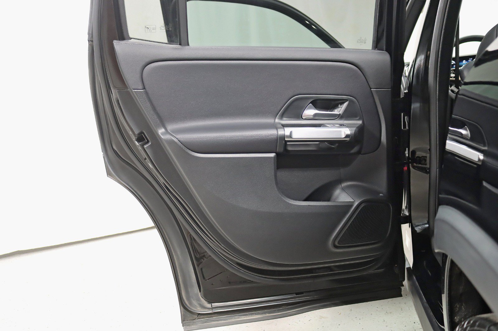Used 2021 Mercedes-Benz GLB 250 4MATIC w/ Premium Package image 39