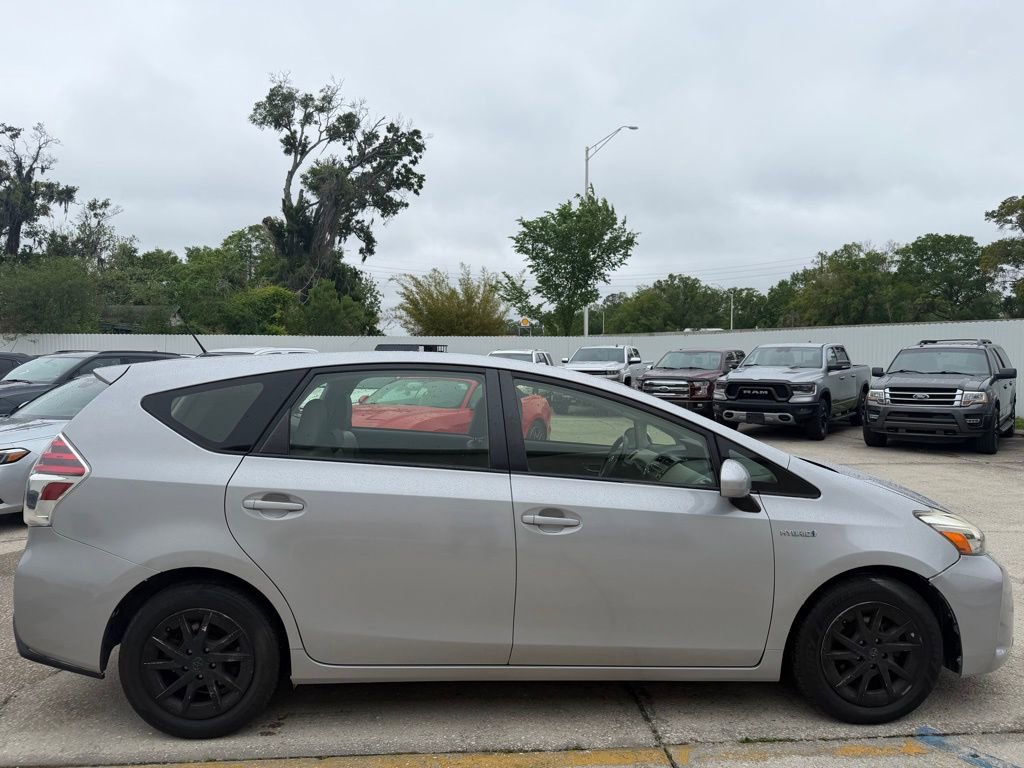 Used 2017 Toyota Prius V Four FWD image 7