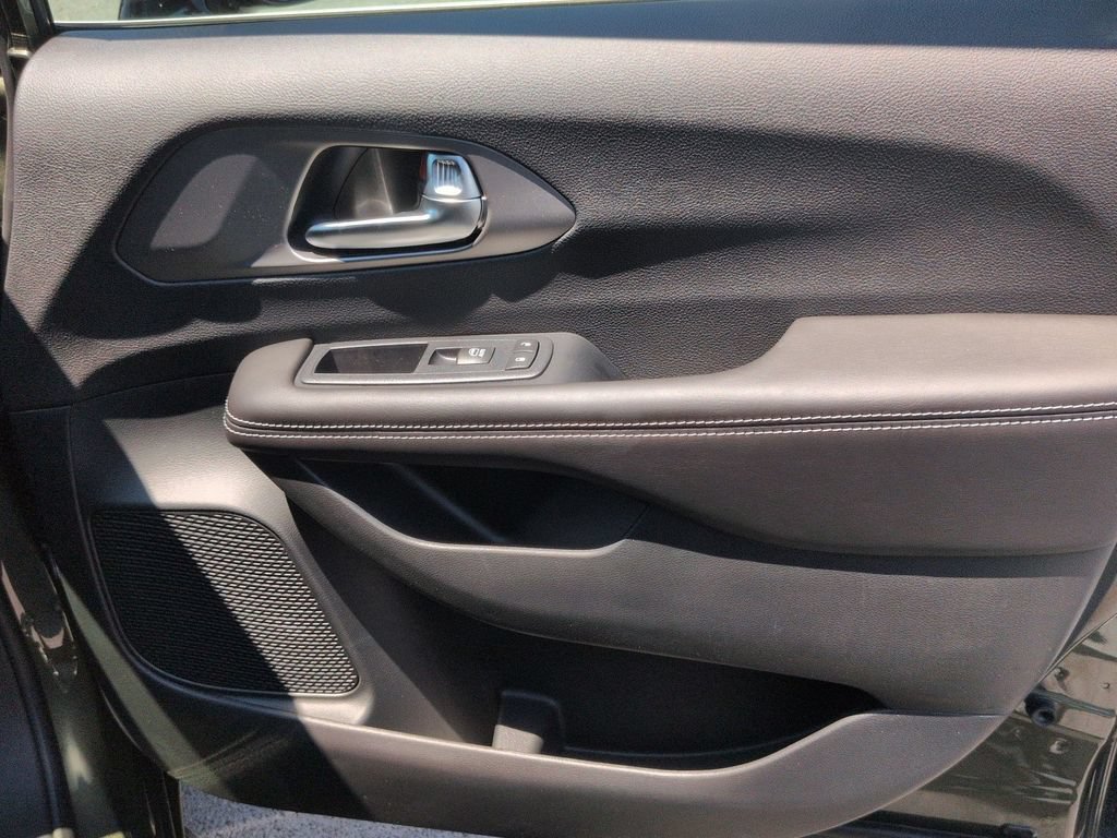 New 2027 Chrysler Pacifica Select FWD image 32